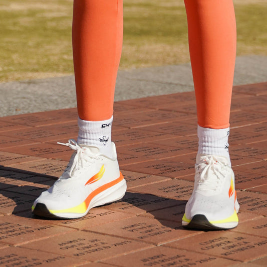 APUS White Women Long-Distance Trainer