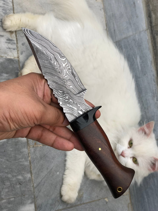 Custom handmade Damascus steel hunting knife