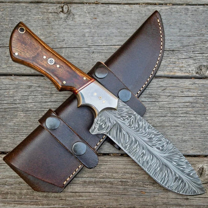Handmade Damascus steel hunting knives